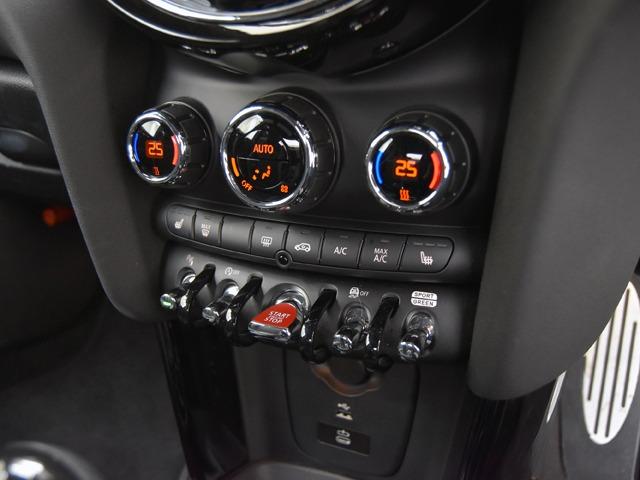 ＭＩＮＩ ジョンクーパーワークス　ジョンクーパーワークストリム　ピアノブラックエクステリア　１８ｉｎＡＷ　ブラックハーフレザー　ＦシートＨ　純正ナビ　ヘッドアップＤ　マルチＤメーターパネル　レッドルーフ＆ミラーキャップ　ＬＥＤヘッドライト　コンフォートアクセス（15枚目）