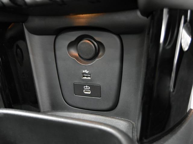 ＭＩＮＩ ジョンクーパーワークス　ジョンクーパーワークストリム　ピアノブラックエクステリア　１８ｉｎＡＷ　ブラックハーフレザー　ＦシートＨ　純正ナビ　ヘッドアップＤ　マルチＤメーターパネル　レッドルーフ＆ミラーキャップ　ＬＥＤヘッドライト　コンフォートアクセス（23枚目）