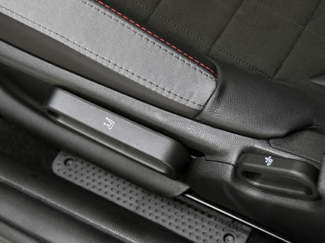ＭＩＮＩ ジョンクーパーワークス　ジョンクーパーワークストリム　ピアノブラックエクステリア　１８ｉｎＡＷ　ブラックハーフレザー　ＦシートＨ　純正ナビ　ヘッドアップＤ　マルチＤメーターパネル　レッドルーフ＆ミラーキャップ　ＬＥＤヘッドライト　コンフォートアクセス（26枚目）