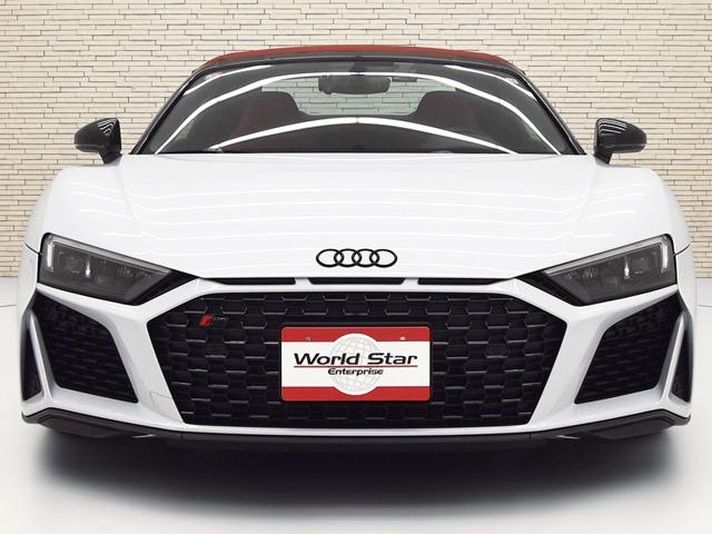 Ｒ８スパイダー Ｖ１０パフォーマンス５．２ＦＳＩクワトロＳトロニック　ＯＰ１２５　２０２２ｙモデル　エクスプレスレッドファインナッパレザー　ＦシートＨ　バング＆オルフセン　ダイナミックステアリング　ブラックアウディリングＰＫＧ　拡張デコラティブパネルグロスカーボン　禁煙（7枚目）