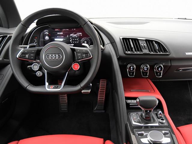 Ｒ８スパイダー Ｖ１０パフォーマンス５．２ＦＳＩクワトロＳトロニック　ＯＰ１２５　２０２２ｙモデル　エクスプレスレッドファインナッパレザー　ＦシートＨ　バング＆オルフセン　ダイナミックステアリング　ブラックアウディリングＰＫＧ　拡張デコラティブパネルグロスカーボン　禁煙（11枚目）