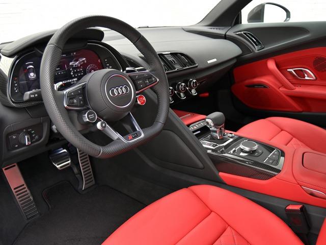 Ｒ８スパイダー Ｖ１０パフォーマンス５．２ＦＳＩクワトロＳトロニック　ＯＰ１２５　２０２２ｙモデル　エクスプレスレッドファインナッパレザー　ＦシートＨ　バング＆オルフセン　ダイナミックステアリング　ブラックアウディリングＰＫＧ　拡張デコラティブパネルグロスカーボン　禁煙（13枚目）