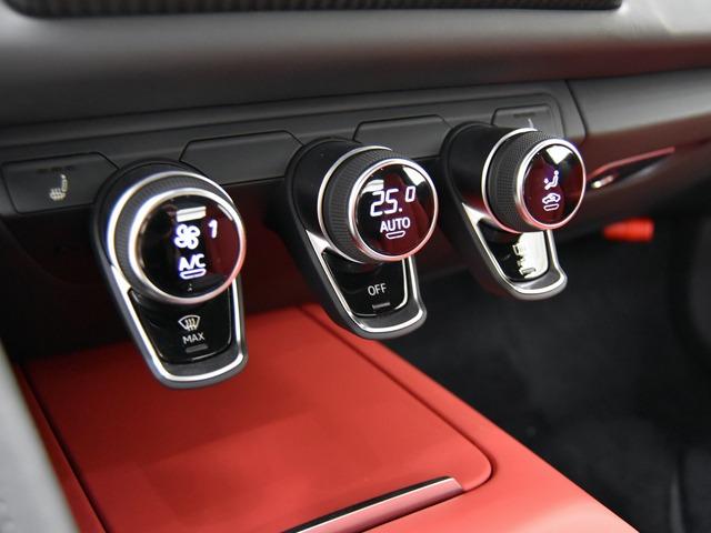 Ｒ８スパイダー Ｖ１０パフォーマンス５．２ＦＳＩクワトロＳトロニック　ＯＰ１２５　２０２２ｙモデル　エクスプレスレッドファインナッパレザー　ＦシートＨ　バング＆オルフセン　ダイナミックステアリング　ブラックアウディリングＰＫＧ　拡張デコラティブパネルグロスカーボン　禁煙（14枚目）