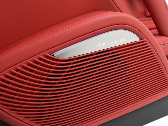 Ｒ８スパイダー Ｖ１０パフォーマンス５．２ＦＳＩクワトロＳトロニック　ＯＰ１２５　２０２２ｙモデル　エクスプレスレッドファインナッパレザー　ＦシートＨ　バング＆オルフセン　ダイナミックステアリング　ブラックアウディリングＰＫＧ　拡張デコラティブパネルグロスカーボン　禁煙（16枚目）