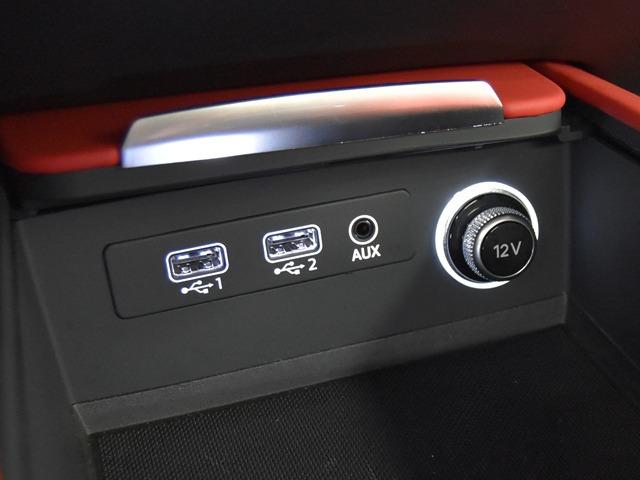 Ｒ８スパイダー Ｖ１０パフォーマンス５．２ＦＳＩクワトロＳトロニック　ＯＰ１２５　２０２２ｙモデル　エクスプレスレッドファインナッパレザー　ＦシートＨ　バング＆オルフセン　ダイナミックステアリング　ブラックアウディリングＰＫＧ　拡張デコラティブパネルグロスカーボン　禁煙（18枚目）