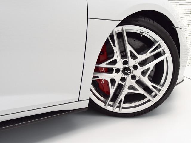 Ｒ８スパイダー Ｖ１０パフォーマンス５．２ＦＳＩクワトロＳトロニック　ＯＰ１２５　２０２２ｙモデル　エクスプレスレッドファインナッパレザー　ＦシートＨ　バング＆オルフセン　ダイナミックステアリング　ブラックアウディリングＰＫＧ　拡張デコラティブパネルグロスカーボン　禁煙（20枚目）