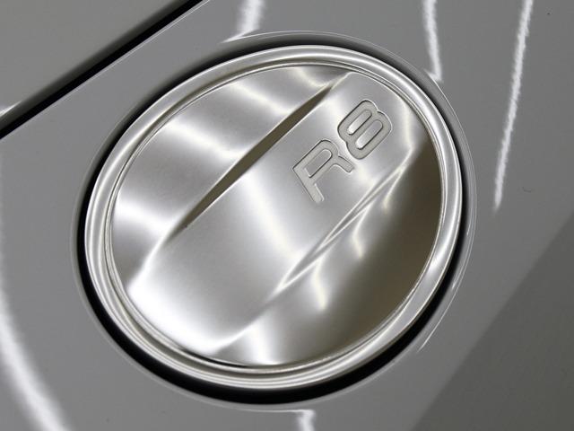 Ｒ８スパイダー Ｖ１０パフォーマンス５．２ＦＳＩクワトロＳトロニック　ＯＰ１２５　２０２２ｙモデル　エクスプレスレッドファインナッパレザー　ＦシートＨ　バング＆オルフセン　ダイナミックステアリング　ブラックアウディリングＰＫＧ　拡張デコラティブパネルグロスカーボン　禁煙（22枚目）