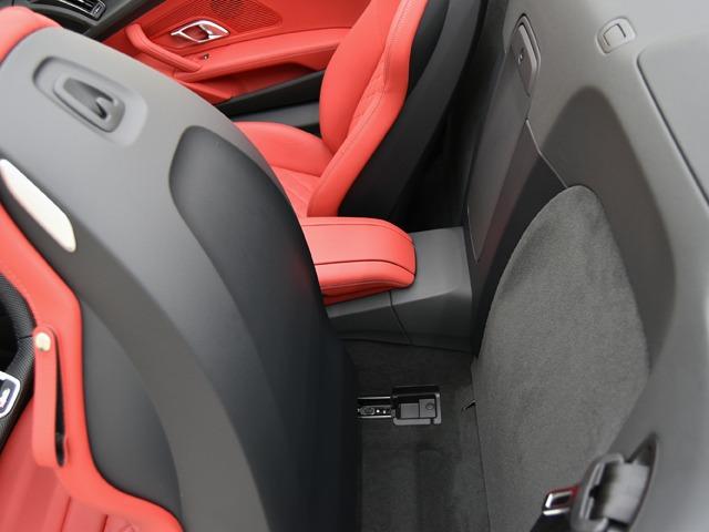 Ｒ８スパイダー Ｖ１０パフォーマンス５．２ＦＳＩクワトロＳトロニック　ＯＰ１２５　２０２２ｙモデル　エクスプレスレッドファインナッパレザー　ＦシートＨ　バング＆オルフセン　ダイナミックステアリング　ブラックアウディリングＰＫＧ　拡張デコラティブパネルグロスカーボン　禁煙（26枚目）