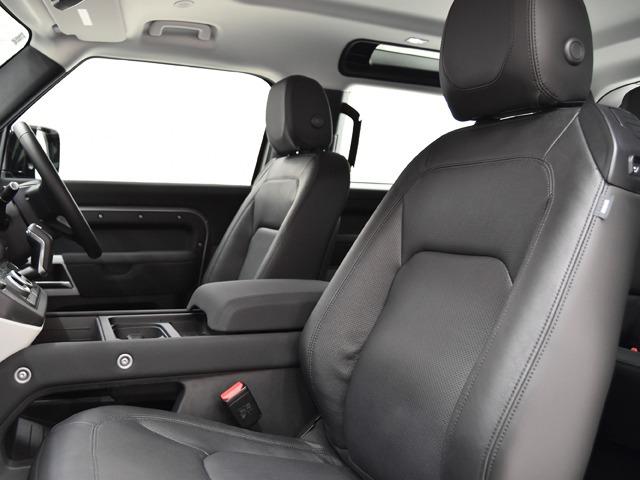 ディフェンダー ９０ＳＥ　Ｐ３００　コントラストルーフホワイト　コールドクライメートＰ　マトリクスＬＥＤヘッドライト　１２ｗａｙＦシート　クロスカービームホワイトパウダーコートブラッシュドフィニッシュ　黒革　レーンキープ／チェンジ　禁煙（7枚目）