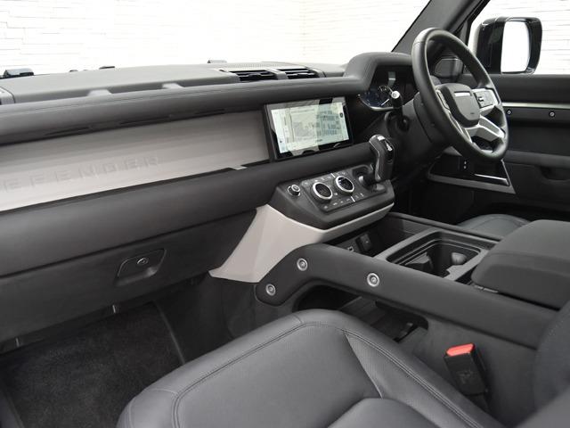 ディフェンダー ９０ＳＥ　Ｐ３００　コントラストルーフホワイト　コールドクライメートＰ　マトリクスＬＥＤヘッドライト　１２ｗａｙＦシート　クロスカービームホワイトパウダーコートブラッシュドフィニッシュ　黒革　レーンキープ／チェンジ　禁煙（8枚目）