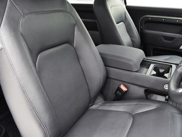 ディフェンダー ９０ＳＥ　Ｐ３００　コントラストルーフホワイト　コールドクライメートＰ　マトリクスＬＥＤヘッドライト　１２ｗａｙＦシート　クロスカービームホワイトパウダーコートブラッシュドフィニッシュ　黒革　レーンキープ／チェンジ　禁煙（10枚目）