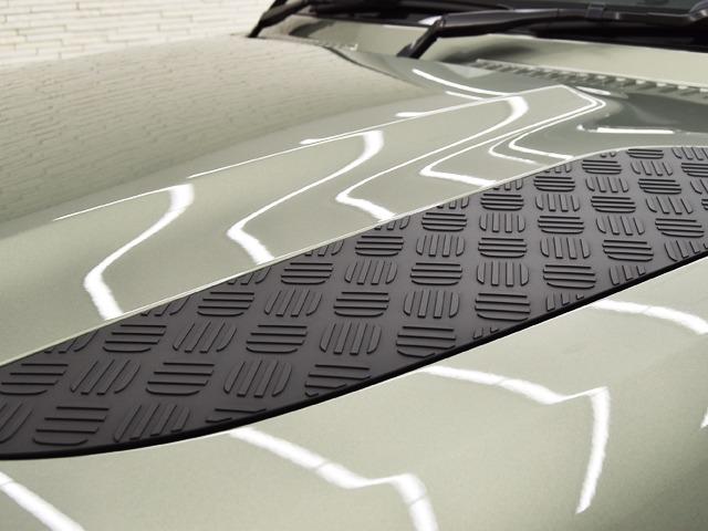 ディフェンダー ９０ＳＥ　Ｐ３００　コントラストルーフホワイト　コールドクライメートＰ　マトリクスＬＥＤヘッドライト　１２ｗａｙＦシート　クロスカービームホワイトパウダーコートブラッシュドフィニッシュ　黒革　レーンキープ／チェンジ　禁煙（19枚目）