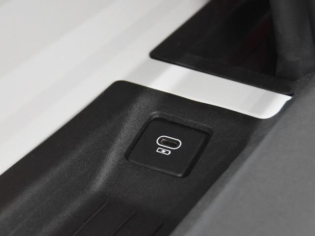 ディフェンダー ９０ＳＥ　Ｐ３００　コントラストルーフホワイト　コールドクライメートＰ　マトリクスＬＥＤヘッドライト　１２ｗａｙＦシート　クロスカービームホワイトパウダーコートブラッシュドフィニッシュ　黒革　レーンキープ／チェンジ　禁煙（24枚目）