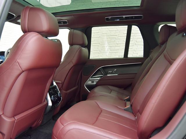 レンジローバー オートバイオグラフィーＤ３００スタンダードホイルベス　２３ｉｎＡＷ　シャドーエクステリアＰ　ディープガーネットセミアニリンレザー　パノラマＳＲ　２４ｗａｙＦシート　ＣｌｅａｒＳｉｇｈｔインテリアリアビューミラー　ブラックキャリパー　レーンキープ　ＡＣＣ（24枚目）