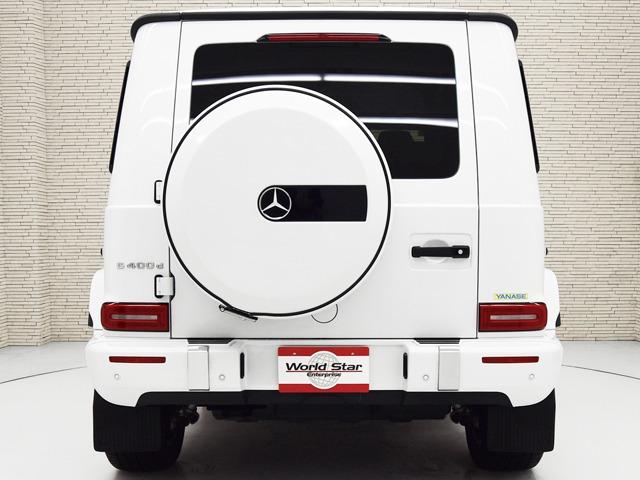 Ｇクラス Ｇ４００ｄ　ＡＭＧライン　マヌファクトゥーアプログラム　ＯＰ３２３　ラグジュアリーＰＫＧ　アダプティブダンピングシステム　ボディ同色スペアタイヤリング　白革　前後シートＨ　ガラスＳＲ　ＡＭＧ２０ｉｎＡＷ　レーダーセーフティＰＫＧ　３６０°カメラ　ＡＣＣ（4枚目）