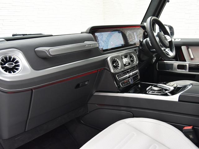 Ｇクラス Ｇ４００ｄ　ＡＭＧライン　マヌファクトゥーアプログラム　ＯＰ３２３　ラグジュアリーＰＫＧ　アダプティブダンピングシステム　ボディ同色スペアタイヤリング　白革　前後シートＨ　ガラスＳＲ　ＡＭＧ２０ｉｎＡＷ　レーダーセーフティＰＫＧ　３６０°カメラ　ＡＣＣ（10枚目）
