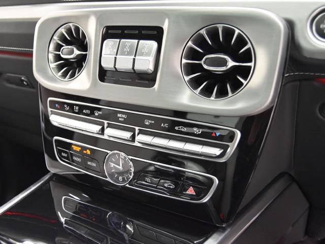 Ｇクラス Ｇ４００ｄ　ＡＭＧライン　マヌファクトゥーアプログラム　ＯＰ３２３　ラグジュアリーＰＫＧ　アダプティブダンピングシステム　ボディ同色スペアタイヤリング　白革　前後シートＨ　ガラスＳＲ　ＡＭＧ２０ｉｎＡＷ　レーダーセーフティＰＫＧ　３６０°カメラ　ＡＣＣ（17枚目）