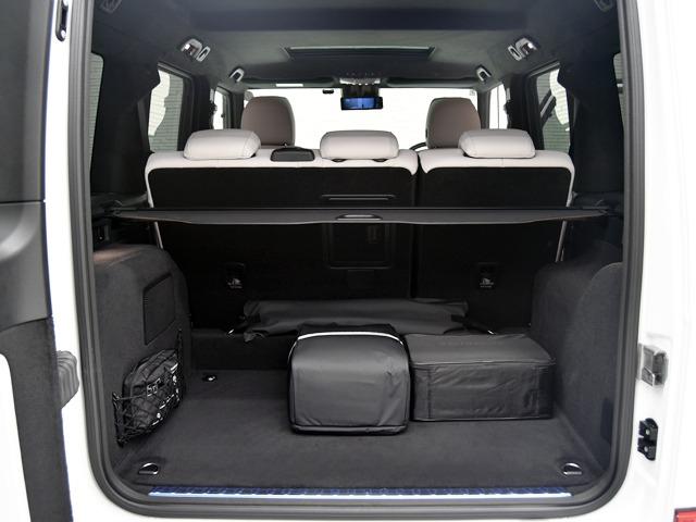 Ｇクラス Ｇ４００ｄ　ＡＭＧライン　マヌファクトゥーアプログラム　ＯＰ３２３　ラグジュアリーＰＫＧ　アダプティブダンピングシステム　ボディ同色スペアタイヤリング　白革　前後シートＨ　ガラスＳＲ　ＡＭＧ２０ｉｎＡＷ　レーダーセーフティＰＫＧ　３６０°カメラ　ＡＣＣ（20枚目）