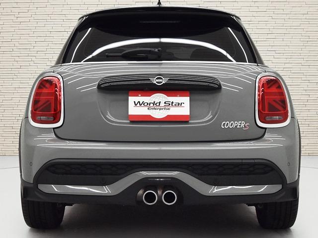 ＭＩＮＩ クーパーＳ　クラシック・トリム　１７ｉｎＡＷ　前後Ｐセンサー＆Ｂカメラ　純正ナビ　マルチＤメーターパネル　ブラック／パールハーフレザー　コンフォートアクセス　ＬＥＤヘッドライト　ＡＣＣ　ブラックルーフ＆ミラーキャップ　禁煙（4枚目）