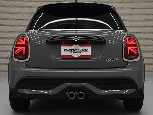 ＭＩＮＩ クーパーＳ　クラシック・トリム　１７ｉｎＡＷ　前後Ｐセンサー＆Ｂカメラ　純正ナビ　マルチＤメーターパネル　ブラック／パールハーフレザー　コンフォートアクセス　ＬＥＤヘッドライト　ＡＣＣ　ブラックルーフ＆ミラーキャップ　禁煙（6枚目）