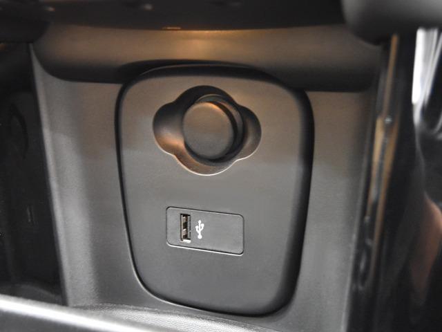 ＭＩＮＩ クーパーＳ　クラシック・トリム　１７ｉｎＡＷ　前後Ｐセンサー＆Ｂカメラ　純正ナビ　マルチＤメーターパネル　ブラック／パールハーフレザー　コンフォートアクセス　ＬＥＤヘッドライト　ＡＣＣ　ブラックルーフ＆ミラーキャップ　禁煙（19枚目）