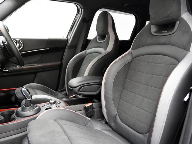 ＭＩＮＩ ジョンクーパーワークス　クロスオーバー　ＪＣＷトリム　１９ｉｎＡＷ　ピアノブラックエクステリア　ブラックハーフレザー　ＦシートＨ　純正ナビ　マルチＤメーターパネル　ＬＥＤヘッドライト　オートマチックテールゲート　コンフォートアクセス　ヘッドアップＤ　禁煙（7枚目）