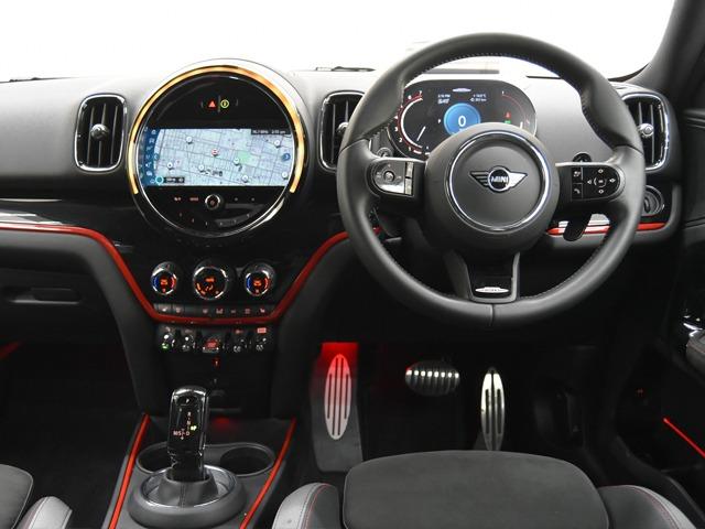 ＭＩＮＩ ジョンクーパーワークス　クロスオーバー　ＪＣＷトリム　１９ｉｎＡＷ　ピアノブラックエクステリア　ブラックハーフレザー　ＦシートＨ　純正ナビ　マルチＤメーターパネル　ＬＥＤヘッドライト　オートマチックテールゲート　コンフォートアクセス　ヘッドアップＤ　禁煙（9枚目）