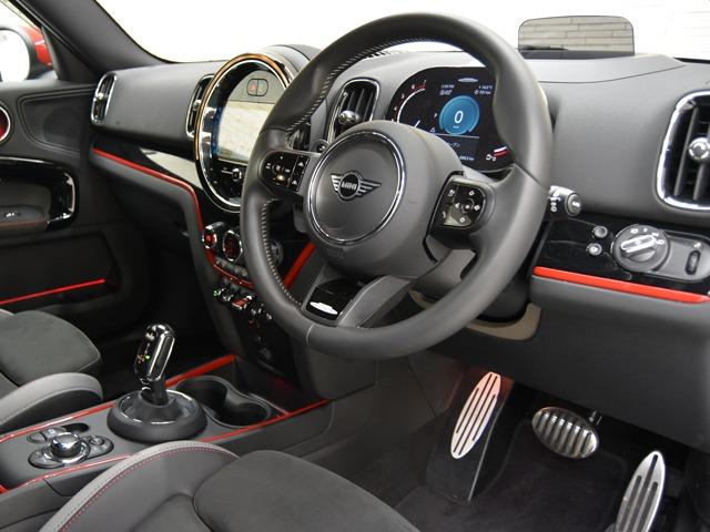 ＭＩＮＩ ジョンクーパーワークス　クロスオーバー　ＪＣＷトリム　１９ｉｎＡＷ　ピアノブラックエクステリア　ブラックハーフレザー　ＦシートＨ　純正ナビ　マルチＤメーターパネル　ＬＥＤヘッドライト　オートマチックテールゲート　コンフォートアクセス　ヘッドアップＤ　禁煙（11枚目）