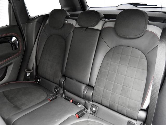 ＭＩＮＩ ジョンクーパーワークス　クロスオーバー　ＪＣＷトリム　１９ｉｎＡＷ　ピアノブラックエクステリア　ブラックハーフレザー　ＦシートＨ　純正ナビ　マルチＤメーターパネル　ＬＥＤヘッドライト　オートマチックテールゲート　コンフォートアクセス　ヘッドアップＤ　禁煙（14枚目）