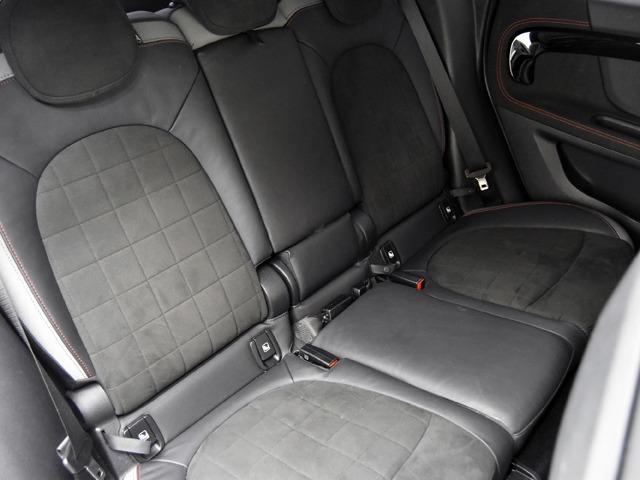 ＭＩＮＩ ジョンクーパーワークス　クロスオーバー　ＪＣＷトリム　１９ｉｎＡＷ　ピアノブラックエクステリア　ブラックハーフレザー　ＦシートＨ　純正ナビ　マルチＤメーターパネル　ＬＥＤヘッドライト　オートマチックテールゲート　コンフォートアクセス　ヘッドアップＤ　禁煙（15枚目）