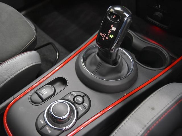 ＭＩＮＩ ジョンクーパーワークス　クロスオーバー　ＪＣＷトリム　１９ｉｎＡＷ　ピアノブラックエクステリア　ブラックハーフレザー　ＦシートＨ　純正ナビ　マルチＤメーターパネル　ＬＥＤヘッドライト　オートマチックテールゲート　コンフォートアクセス　ヘッドアップＤ　禁煙（17枚目）