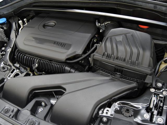 ＭＩＮＩ ジョンクーパーワークス　クロスオーバー　ＪＣＷトリム　１９ｉｎＡＷ　ピアノブラックエクステリア　ブラックハーフレザー　ＦシートＨ　純正ナビ　マルチＤメーターパネル　ＬＥＤヘッドライト　オートマチックテールゲート　コンフォートアクセス　ヘッドアップＤ　禁煙（25枚目）
