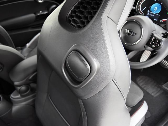 ＭＩＮＩ ジョンクーパーワークス　ジョンクーパーワークストリム　１８ｉｎＡＷ　ピアノブラックエクステリア　ブラックハーフレザー　ＦシートＨ　純正ナビ　マルチＤメーターパネル　ヘッドアップＤ　ブラックルーフ＆ミラーキャップ　ＬＥＤヘッドライト　コンフォートアクセス（14枚目）