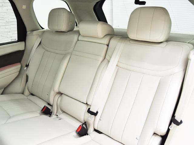 レンジローバー ＨＳＥ　Ｄ３００　スタンダードホイールベース　ＯＰ１００　ディプロイアブルサイドステップ　ホットクライメートＰ　パノラマＳＲ　ベルリーノレザー　ＣｌｅａｒＳｉｇｈｔインテリアリアビューミラー　ブラックキャリパー　２２ｉｎＡＷ　２４ｗａｙＦシート（15枚目）