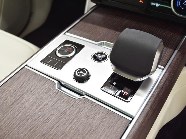 レンジローバー ＨＳＥ　Ｄ３００　スタンダードホイールベース　ＯＰ１００　ディプロイアブルサイドステップ　ホットクライメートＰ　パノラマＳＲ　ベルリーノレザー　ＣｌｅａｒＳｉｇｈｔインテリアリアビューミラー　ブラックキャリパー　２２ｉｎＡＷ　２４ｗａｙＦシート（16枚目）