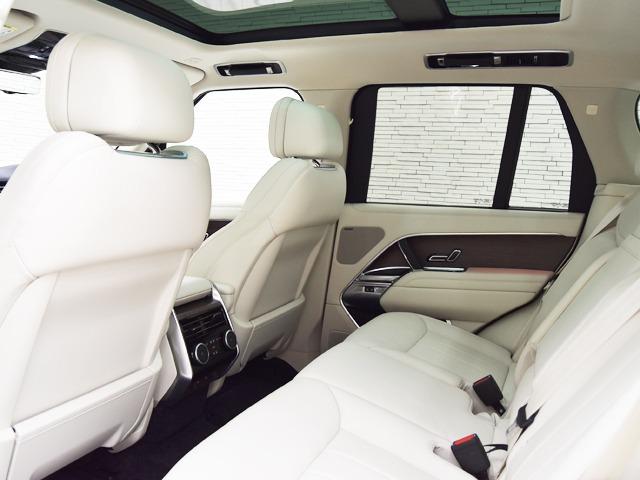 レンジローバー ＨＳＥ　Ｄ３００　スタンダードホイールベース　ＯＰ１００　ディプロイアブルサイドステップ　ホットクライメートＰ　パノラマＳＲ　ベルリーノレザー　ＣｌｅａｒＳｉｇｈｔインテリアリアビューミラー　ブラックキャリパー　２２ｉｎＡＷ　２４ｗａｙＦシート（24枚目）