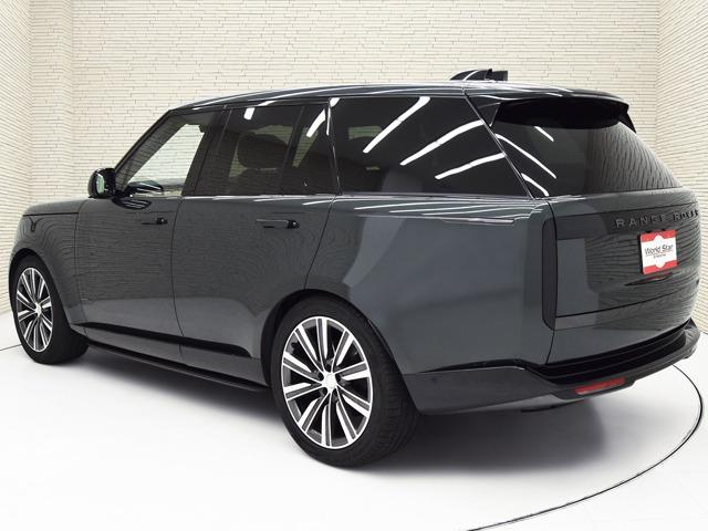 レンジローバー オートバイオグラフィーＤ３００スタンダードホイルベス　ディプロイアブルサイドステップ　シャドーエクステリアＰ　２２ｉｎＡＷ　パノラマＳＲ　ベージュレザー　４ゾーンＡＣ　２４ｗａｙＦシート　リアエグゼクティブクラスシート　ソフトクローズドア　レーンキープ（2枚目）