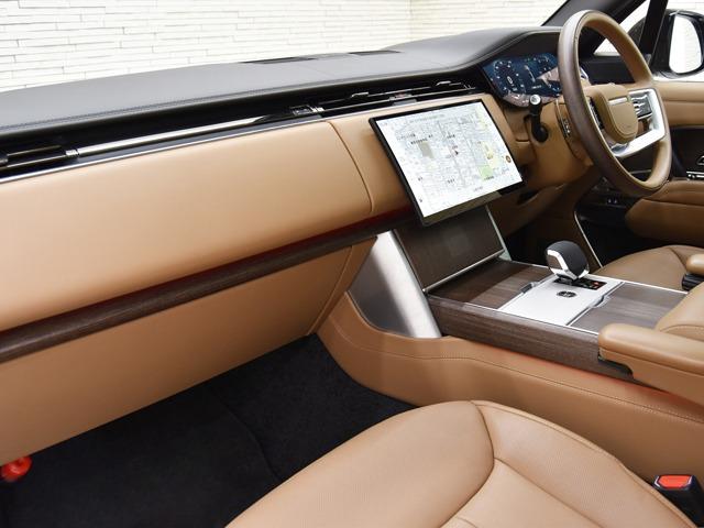 レンジローバー オートバイオグラフィーＤ３００スタンダードホイルベス　ディプロイアブルサイドステップ　シャドーエクステリアＰ　２２ｉｎＡＷ　パノラマＳＲ　ベージュレザー　４ゾーンＡＣ　２４ｗａｙＦシート　リアエグゼクティブクラスシート　ソフトクローズドア　レーンキープ（10枚目）