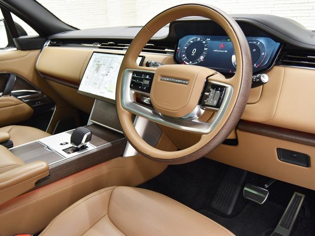 レンジローバー オートバイオグラフィーＤ３００スタンダードホイルベス　ディプロイアブルサイドステップ　シャドーエクステリアＰ　２２ｉｎＡＷ　パノラマＳＲ　ベージュレザー　４ゾーンＡＣ　２４ｗａｙＦシート　リアエグゼクティブクラスシート　ソフトクローズドア　レーンキープ（11枚目）