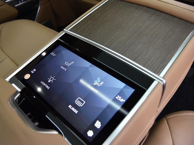 レンジローバー オートバイオグラフィーＤ３００スタンダードホイルベス　ディプロイアブルサイドステップ　シャドーエクステリアＰ　２２ｉｎＡＷ　パノラマＳＲ　ベージュレザー　４ゾーンＡＣ　２４ｗａｙＦシート　リアエグゼクティブクラスシート　ソフトクローズドア　レーンキープ（18枚目）