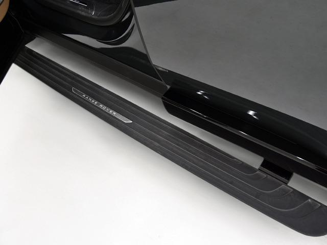 レンジローバー オートバイオグラフィーＤ３００スタンダードホイルベス　ディプロイアブルサイドステップ　シャドーエクステリアＰ　２２ｉｎＡＷ　パノラマＳＲ　ベージュレザー　４ゾーンＡＣ　２４ｗａｙＦシート　リアエグゼクティブクラスシート　ソフトクローズドア　レーンキープ（19枚目）