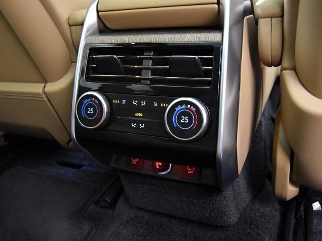 レンジローバー オートバイオグラフィーＤ３００スタンダードホイルベス　ディプロイアブルサイドステップ　シャドーエクステリアＰ　２２ｉｎＡＷ　パノラマＳＲ　ベージュレザー　４ゾーンＡＣ　２４ｗａｙＦシート　リアエグゼクティブクラスシート　ソフトクローズドア　レーンキープ（29枚目）