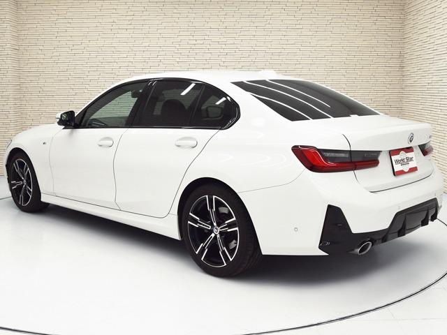 ３シリーズ ３１８ｉ　Ｍスポーツ　オートマチックテールゲート　ＭエアロダイナミクスＰＫＧ　アダプティブＬＥＤヘッドライト　ブラックハーフレザー　ＦシートＨ　ヘッドアップＤ　サンプロテクションガラス　１８ｉｎＡＷ　メモリー付パワーシート（2枚目）