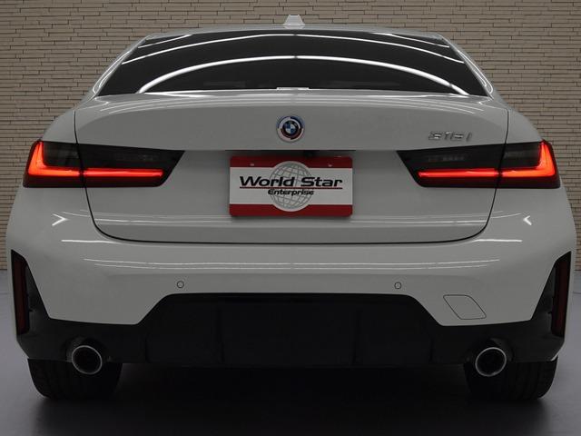 ３シリーズ ３１８ｉ　Ｍスポーツ　オートマチックテールゲート　ＭエアロダイナミクスＰＫＧ　アダプティブＬＥＤヘッドライト　ブラックハーフレザー　ＦシートＨ　ヘッドアップＤ　サンプロテクションガラス　１８ｉｎＡＷ　メモリー付パワーシート（6枚目）