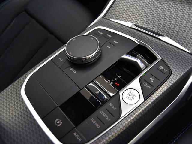 ３シリーズ ３１８ｉ　Ｍスポーツ　オートマチックテールゲート　ＭエアロダイナミクスＰＫＧ　アダプティブＬＥＤヘッドライト　ブラックハーフレザー　ＦシートＨ　ヘッドアップＤ　サンプロテクションガラス　１８ｉｎＡＷ　メモリー付パワーシート（18枚目）