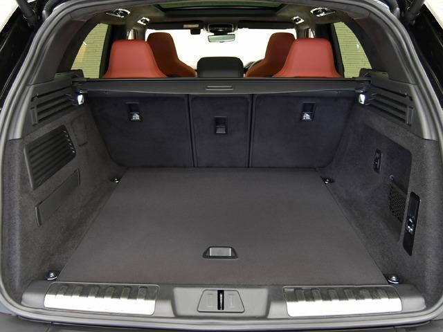 レンジローバースポーツ ＳＶエディションワン　ＯＰ１４５　ディプロイアブルサイドステップ　ホットクライメートＰ　パノラマＳＲ　ボンネットカーボンファイバーグロス　赤黒革　ＳＶカーボンファイバーエクステリアＰ　プライバシーガラス　メリディアン　禁煙（20枚目）