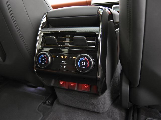 レンジローバースポーツ ＳＶエディションワン　ＯＰ１４５　ディプロイアブルサイドステップ　ホットクライメートＰ　パノラマＳＲ　ボンネットカーボンファイバーグロス　赤黒革　ＳＶカーボンファイバーエクステリアＰ　プライバシーガラス　メリディアン　禁煙（27枚目）