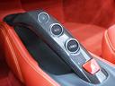 ベースグレード　Ｆ１　ＯＰ４３７　２０ｉｎＡＷ　カーボンファイバーＬＥＤドライバーゾーン／ダッシュボードインサート／Ｒエアダクト　ロッソフェラーリレザー　サスペンションリフター　フルエレクトリックシート　シートＨ　禁煙（16枚目）