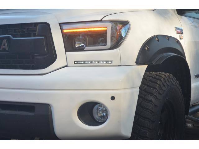 タンドラ クルーマックス　ＳＲ５　４ＷＤビルシュタインリフトアップカスタムオーバーフェンダーＢＦグッドリッチマッドテレンタイヤパワーシートサンルーフ（6枚目）