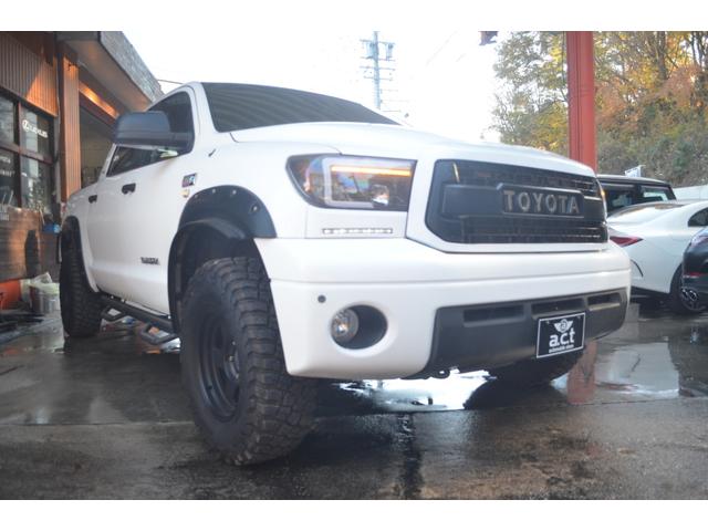 タンドラ クルーマックス　ＳＲ５　４ＷＤビルシュタインリフトアップカスタムオーバーフェンダーＢＦグッドリッチマッドテレンタイヤパワーシートサンルーフ（12枚目）